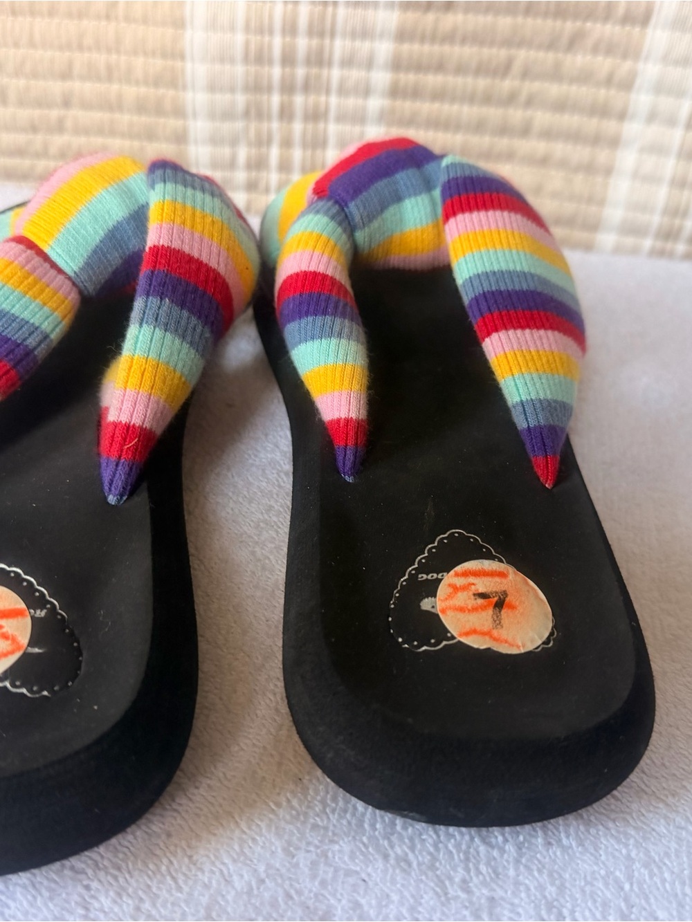 Rocket Dog Rainbow Bow Slide Sandals Women’s Size 7 Comfort Beach - Picture 4 of 4